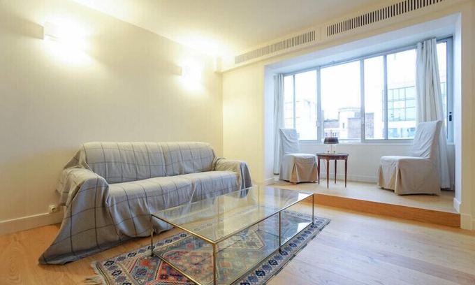 Suresnes Apartamento | Beautiful new Apartment with carpark