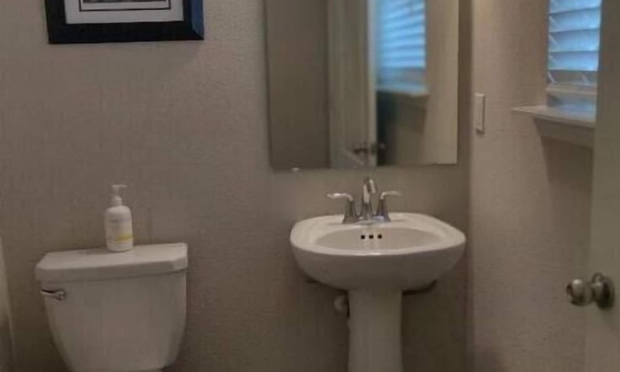 Westside Casa | Beautiful, New & Modern Home in a quiet Area.