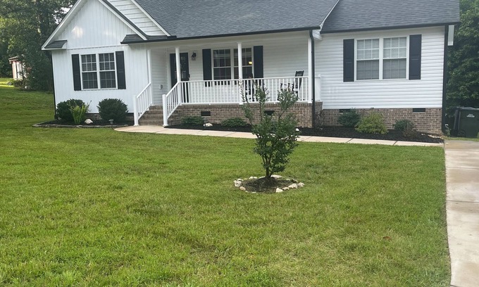 Jamestown Casa | Beautiful, Newer Jamestown 3 Bedroom House