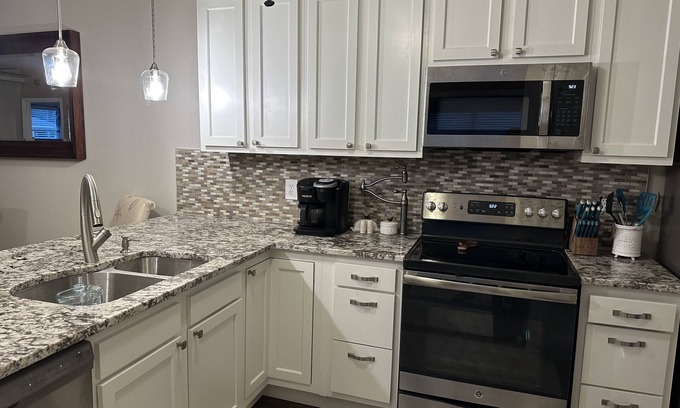 Lely Condominio | Beautiful & Newly Renovated-Monthly Rental-1st Floor CONDO-Lely Golf Estates