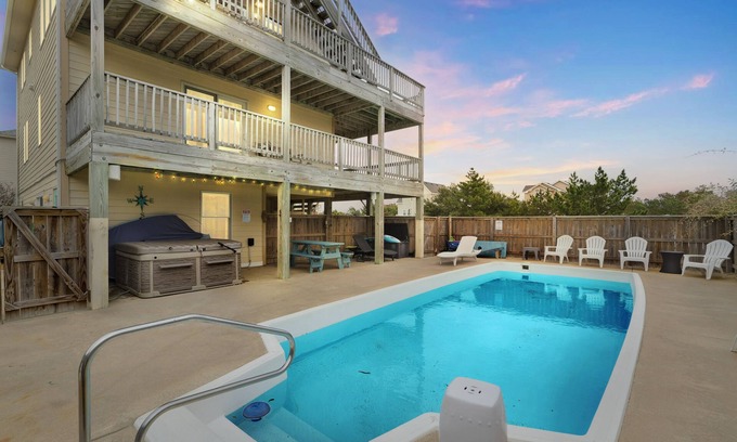 Whalehead Beach Cabaña | Beautiful OBX Home w. Pristine Views by RedAwning