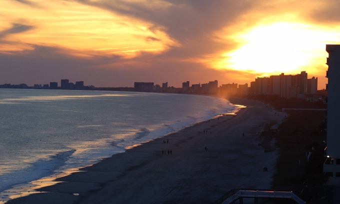 Cherry Grove Beach Condominio | Hermoso condominio frente al mar de 2 habitaciones (AMBOS FRENTE AL MAR) con increíbles vistas