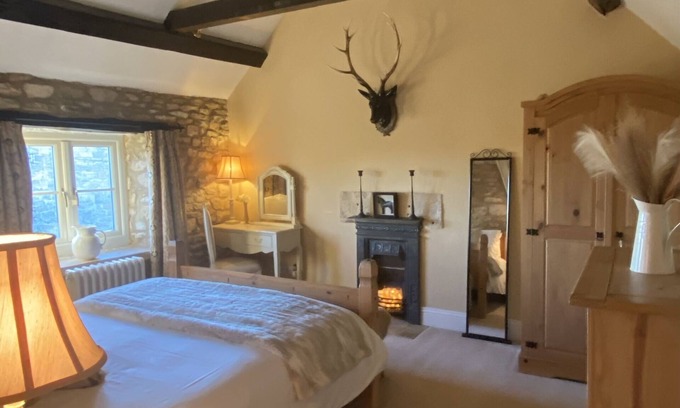 France Lynch Casa | Hermosa ubicación tranquila del pueblo con hermosas vistas del valle en AONB.