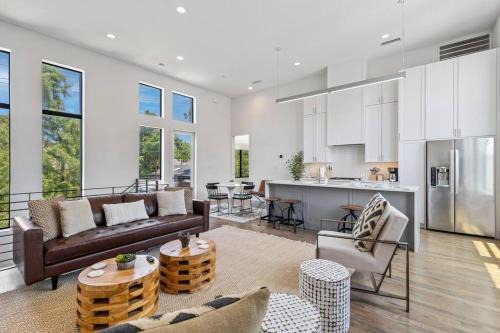 Knox - Henderson Casa | Beautiful Perfectly Located Luxury 2 Bed Townhome