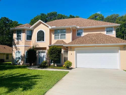 Palm Coast Casa | Beautiful Pool Home near the I95 Exit 284