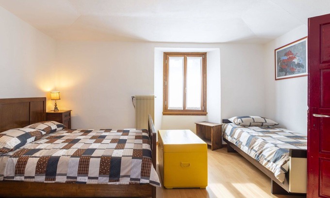 Villa di Tirano Casa | Preciosa casa de vacaciones privada para 7 personas con WIFI, A/C, TV, patio y mascotas permitida