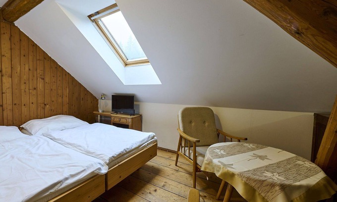 Korenov Casa | Estupenda casa de vacaciones privada con piscina privada, WIFI, TV, terraza y mascotas permitida