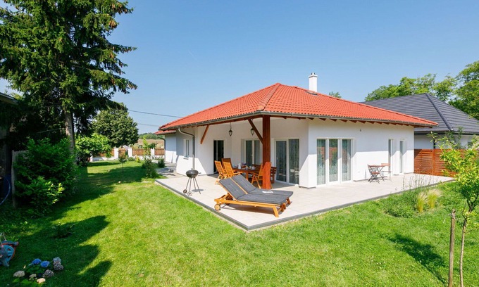 Balatonoszod Casa | Estupenda casa de vacaciones privada para 8 personas con A/C, WIFI, TV y terraza