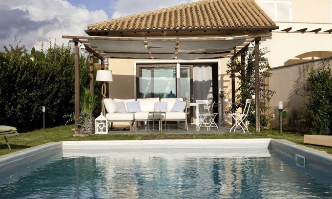 Marina Velca Villa | Casa de vacaciones privada con A/C, WIFI, piscina privada, TV, patio, cerca de Civitavecchia