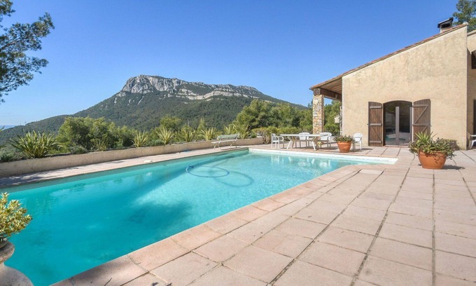 Sollies-Ville Villa | Estupenda casa de vacaciones privada para 6 personas con piscina privada, TV y terraza
