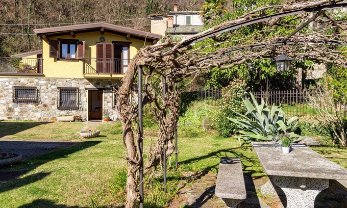 Trezzone Casa | Maravillosa casa de vacaciones privada para 4 personas con WIFI, TV y patio