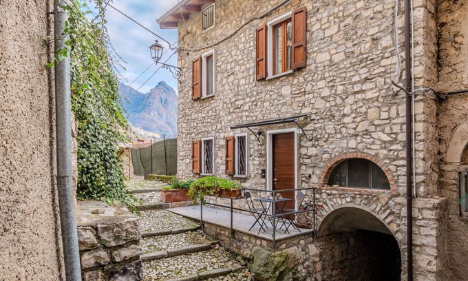Valsolda Casa | Estupenda casa de vacaciones privada para 6 personas con WIFI, TV, terraza y mascotas permitida