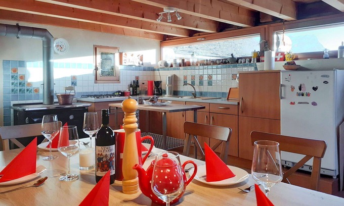 Malvaglia-dagro Casa | Estupenda casa de vacaciones privada con TV, patio, mascotas permitida y vista panorámica