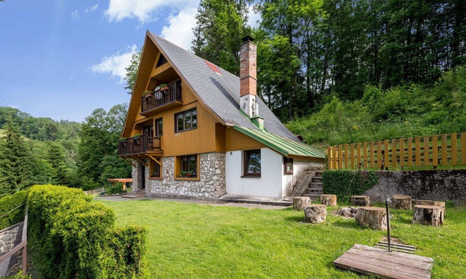 Benecko Casa | Estupenda casa de vacaciones privada con WIFI, TV, patio, mascotas permitida y vista panorámica