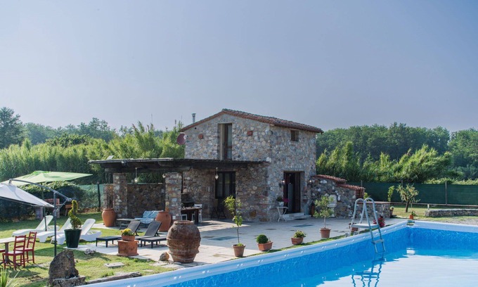 Castelvecchio Casa | Casa de vacaciones privada con WIFI, piscina privada, jacuzzi, A/C, TV, terraza, mascotas permitida