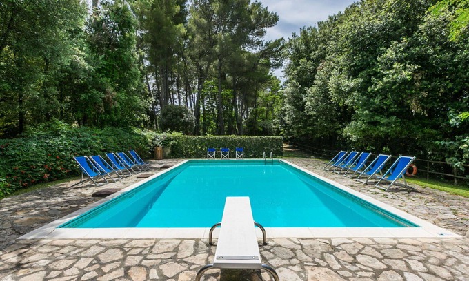 Lorenzana Casa | Maravillosa casa de vacaciones privada para 8 personas con WIFI, piscina y mascotas permitida