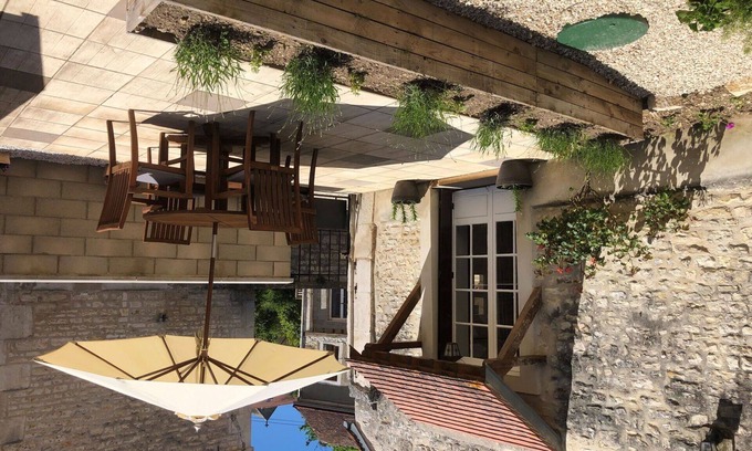 Viviers Casa | Maravillosa casa de vacaciones privada para 4 personas con WIFI, TV, terraza y mascotas permitida