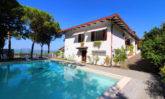 San Feliciano Villa | Preciosa casa de vacaciones privada para 5 personas con piscina, WIFI, TV y mascotas permitida