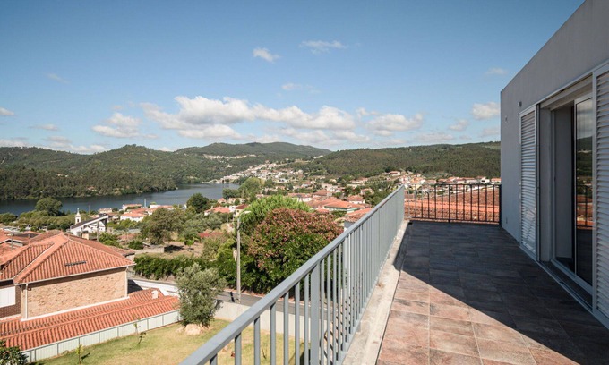 Melres Casa | Maravillosa casa de vacaciones privada para 6 personas con WIFI, TV y terraza