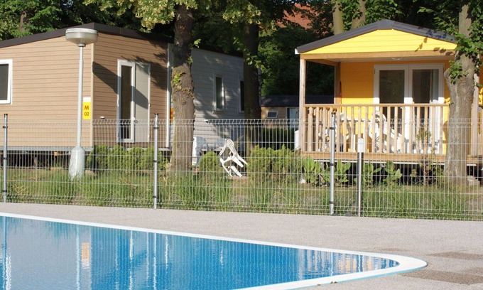 Dolni Pocernice Casa | Estupenda casa de vacaciones privada para 6 personas con piscina, WIFI, terraza y mascotas permitida