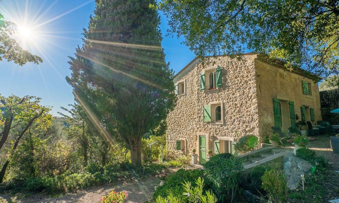 Chateauneuf-Grasse Casa | Maravillosa casa de vacaciones privada con piscina privada, WIFI, TV, patio y mascotas permitida