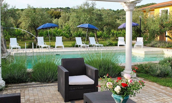 Itri Villa | Preciosa casa de vacaciones privada con A/C, WIFI, piscina privada, TV, patio y mascotas permitida