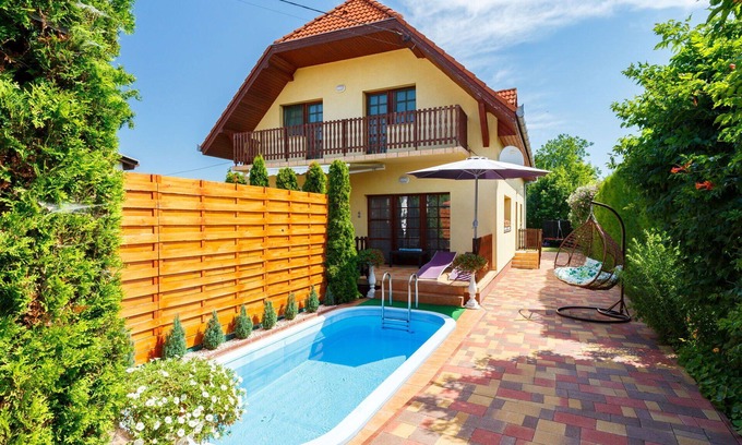 Balatonkiliti Casa | Estupenda casa de vacaciones privada para 10 personas con piscina privada, A/C, WIFI, TV y patio