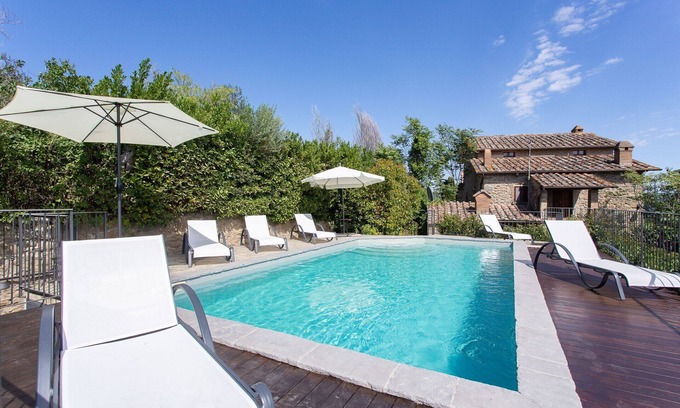 Camucia Villa | Estupenda casa de vacaciones privada con A/C, piscina privada, WIFI, TV, terraza y vista panorámica