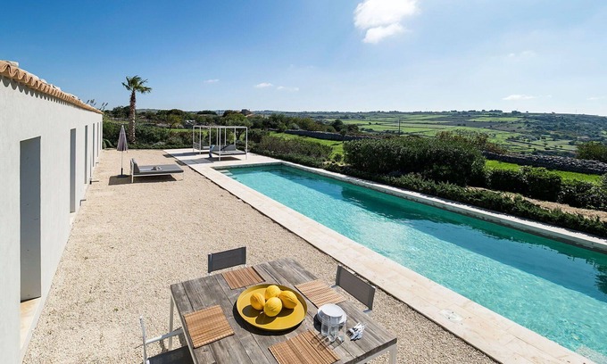 Ragusa Villa | Preciosa casa de vacaciones privada con piscina privada, WIFI, A/C, TV, patio y vista panorámica