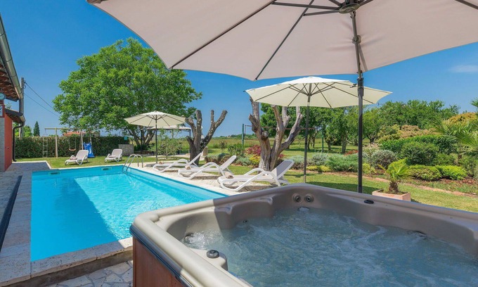 Kaldanija Casa | Casa de vacaciones privada con A/C, WIFI, jacuzzi, piscina privada, TV, terraza, mascotas permitida