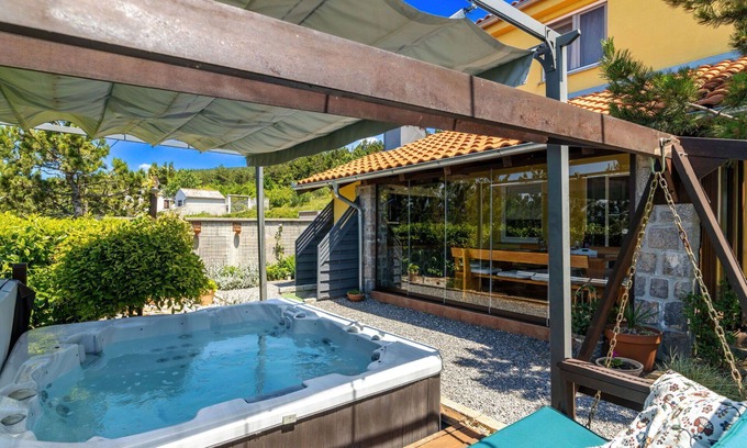 Vratarusa Casa | Casa de vacaciones privada con WIFI, A/C, piscina privada, jacuzzi, TV, terraza, vista panorámica