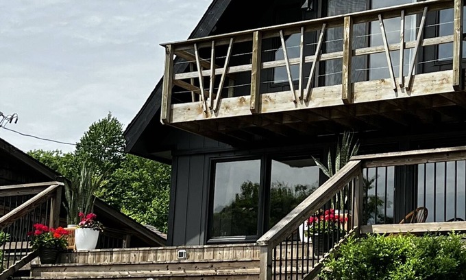 Vandalia Casa | Beautiful rental with amazing views on Donnell Lake’s North Shore,