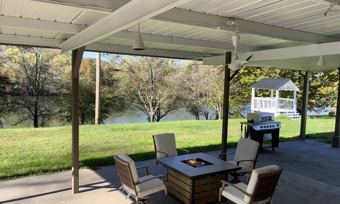 Celina Casa | Beautiful River front property