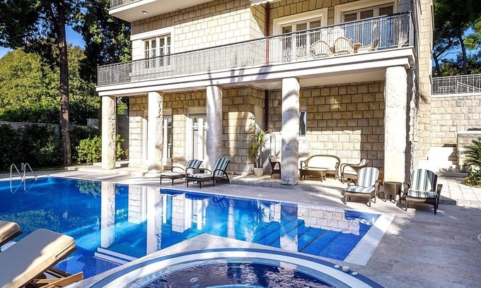 Split Villa | Hermosa Villa privada SeaFront | Zona tranquila cerca del centro | Servicios de lujo