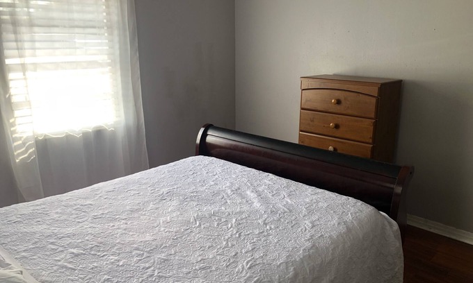 Tampa Apartamento | beautiful self contained apartment with large kitchen