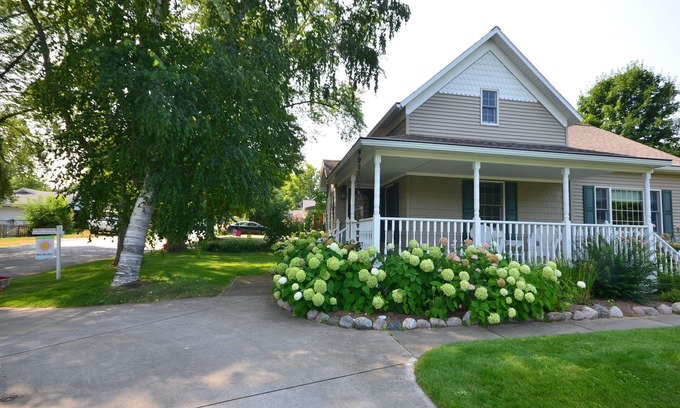 Northport Casa | Northport Retreat-Beautiful home- En el pueblo-A pie de agua