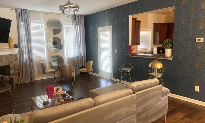Clarkdale Casa | Beautiful Spacious Townhome Minutes from Atlanta Airport