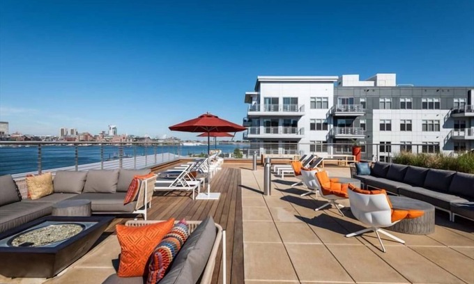Central-Maverick Square - Paris Street Casa | Beautiful Studio | Furnished | Rooftop Deck w/ Water Views | GLS