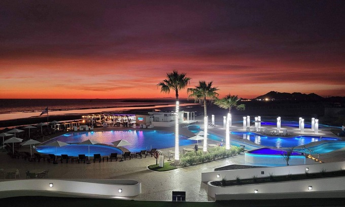 Sandy Beach Condominio | Hermosa Vista al Atardecer y al Océano Esmeralda A503