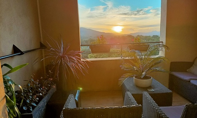 Pont Royal Apartamento | Hermoso T2 renovado y con aire acondicionado Golf de Pont Royal con magníficas vistas del campo de golf