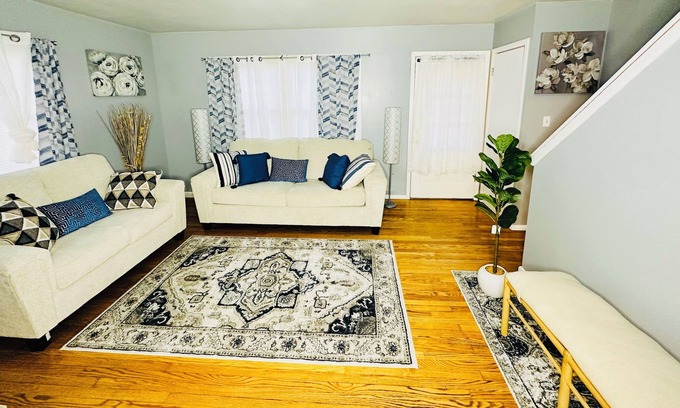Milwaukee Casa | Beautiful Townhome!!!! Accepting Traveling Nurses