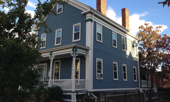 Dorchester Casa | Conveniente ubicación, muy cerca de la línea T-rojo, Aparcamiento gratuito, ilimitado