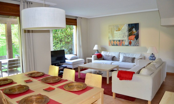 Mino Casa | Precioso adosado en Urbanización con campo de golf