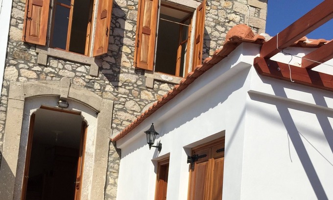 Polichnitos Casa | Hermosa casa tradicional de piedra, cerca de las playas y aguas termales