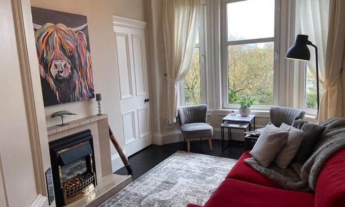 Largs Apartamento | Beautiful traditional top floor flat in the center of Largs