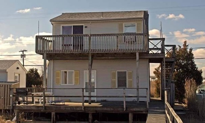 Cape May Court House Condominio | Hermosas vistas sin obstáculos de la vía navegable interior y praderas