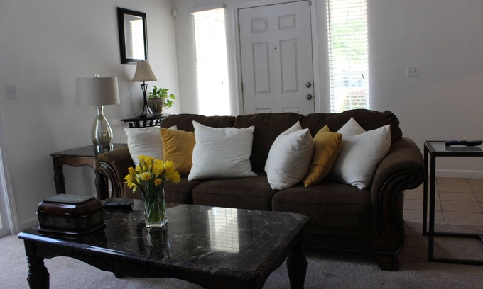 Stockton Casa | Hermosa actualización 2bd 2bath en gran vecindario