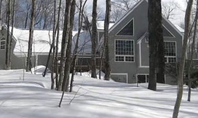 West Dover Casa | Beautiful, upscale skier & leafer sanctuary at Mount Snow - Pet Friendly !