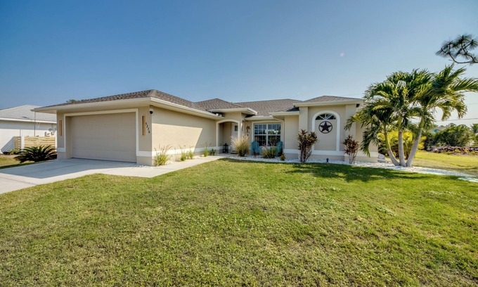 Gulf Cove Casa | Hermosa villa de vacaciones con piscina / lanei recién renovada en la soleada Florida