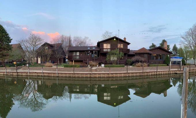 Vermilion Casa | Beautiful Vacation Home On The Water